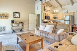 TV, fireplace - Golf Course Getaway & Hot Tub Haven in Pinetop! (Pinetop)