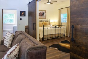 1 chambre, fer et planche à repasser, accès Internet, draps fournis