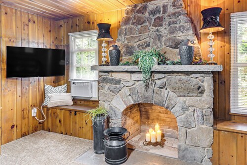 < 1 Mi to Raystown Lake: Family-Friendly Cottage!