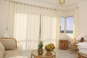 Living area - Villa Anna & Snake - Deluxe Queen Studio (Red Sea Governorate)