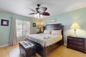 4 bedrooms, iron/ironing board, Internet, bed sheets - Private Pool, Home Theater & Dog-Friendly Retreat Near Disney (Kissimmee)