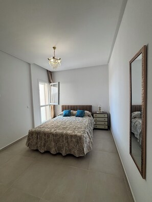 2 dormitoris, planxa i posts de planxar, wifi gratuïta i roba de llit