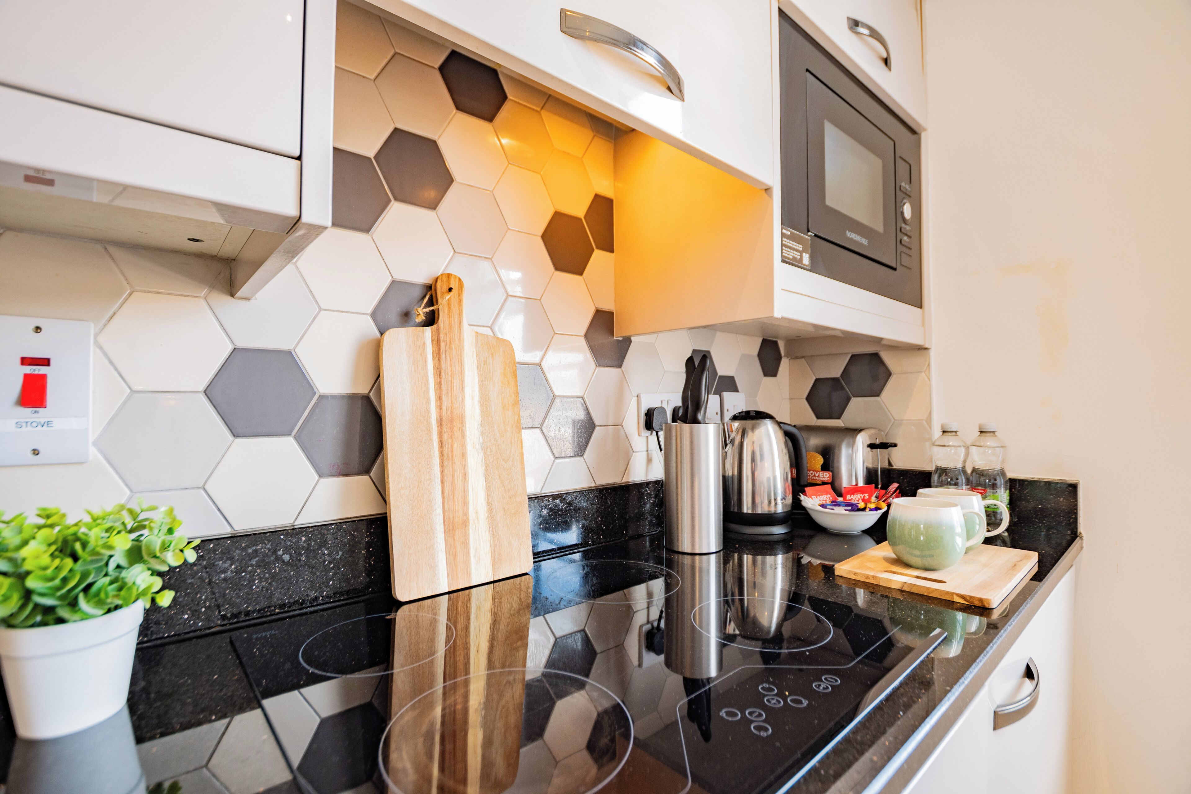 Superior Apartment, 1 Bedroom, Non Smoking | Private kitchen | Fridge, microwave, stovetop, cookware/dishes/utensils