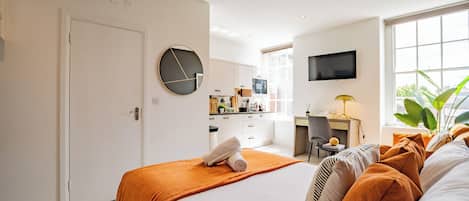 Standard Studio, 1 Double Bed, Non Smoking | In-room safe, desk, laptop workspace, iron/ironing board