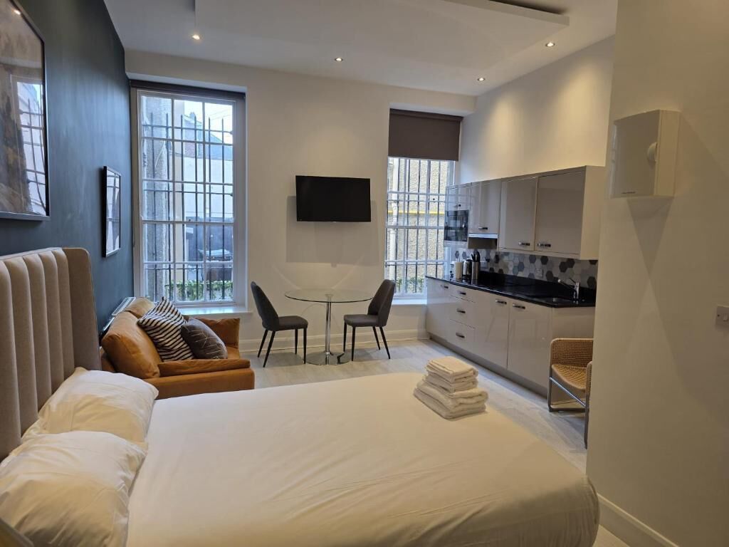 Superior Studio, 1 Double Bed, Non Smoking | In-room safe, desk, laptop workspace, iron/ironing board