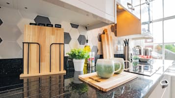 Standard Studio, 1 Double Bed, Non Smoking | Private kitchen