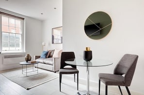 Superior Studio, 1 Double Bed, Non Smoking | Living area