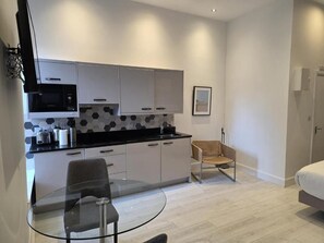 Superior Studio, 1 Double Bed, Non Smoking | Private kitchen - Dublin Central Suites (Dublin)