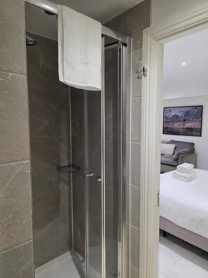 Standard Studio, 1 Double Bed, Non Smoking | Bathroom | Shower, hair dryer, towels, soap - Dublin Central Suites (Dublin)