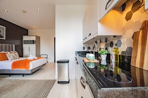 Estudio estándar, 1 cama doble, no fumadores | Caja fuerte, escritorio, espacio para trabajar con un portátil