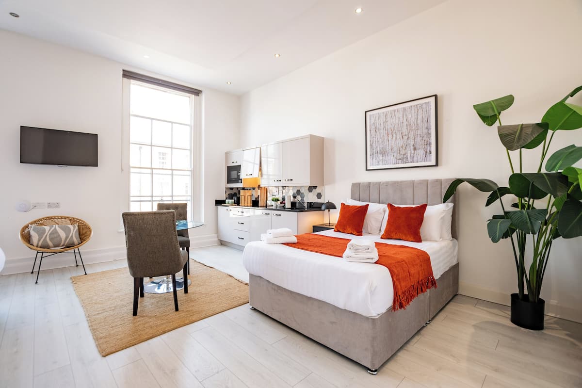 Comfort Studio, Multiple Beds | Laptop workspace, iron/ironing board, cribs (free), WiFi (free)