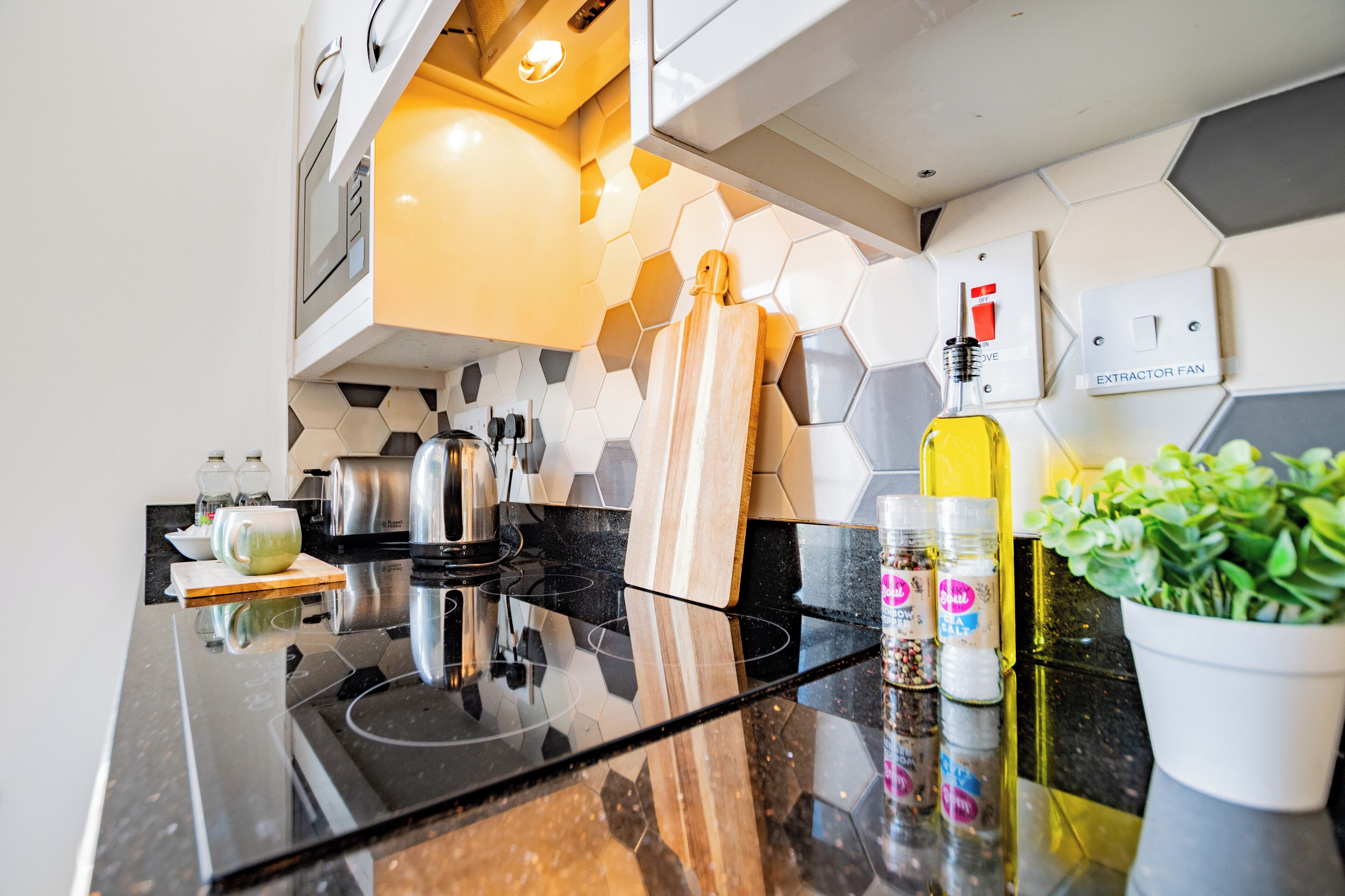 Superior Studio, 1 Double Bed, Non Smoking | Private kitchen | Fridge, microwave, stovetop, cookware/dishes/utensils