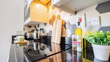 Superior Studio, 1 Double Bed, Non Smoking | Private kitchen | Fridge, microwave, stovetop, cookware/dishes/utensils