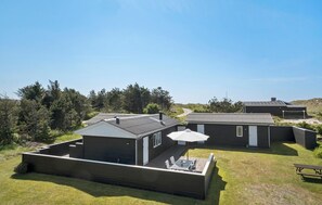 Exterior - Amazing home in Løkken with WiFi (Løkken)