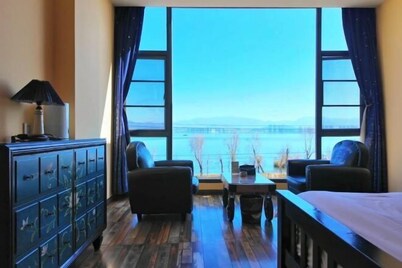Dali Zouzou Tingting Seaview Inn