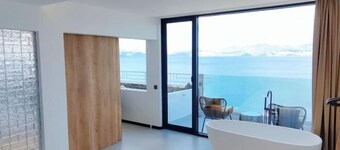 Dali Zouzou Tingting Seaview Inn