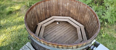 Chalet, 3 Bedrooms, Smoking, Patio | Outdoor spa tub