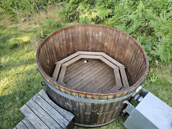 Chalet, 3 Bedrooms, Smoking, Patio | Outdoor spa tub