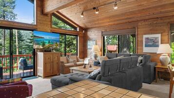 Una Smart TV, una chimenea