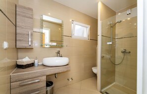 Shower, hair dryer - 1 bedroom nice apartment in Rovanjska (Rovanjska)