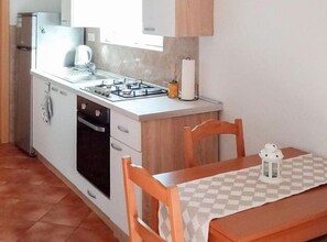 Fridge, oven, stovetop