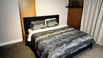 5 bedrooms, iron/ironing board, WiFi, bed sheets