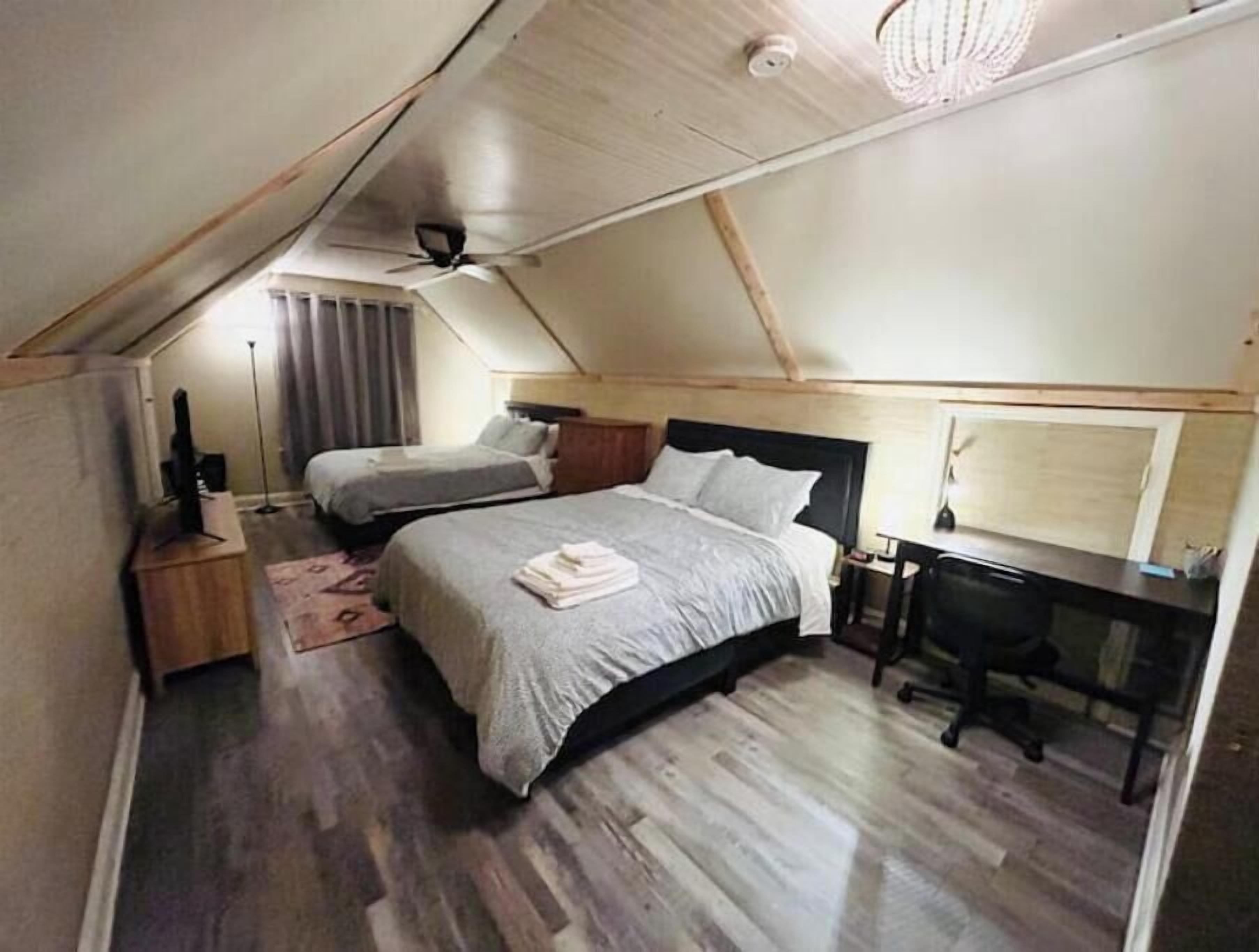 2 bedrooms, iron/ironing board, WiFi, bed sheets