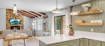 1 Minute to beach & Private river Access, Hot Tub and In-Law home.