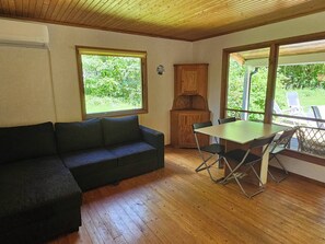 Chalet, 1 makuuhuone, tupakointi sallittu, patio | Oleskelualue