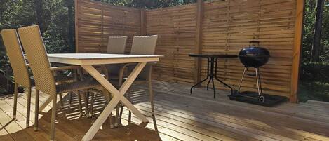 Chalet, 1 Bedroom, Smoking, Patio | Living area