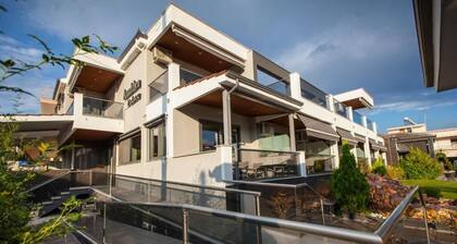 Amalia Center