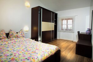 4 camere