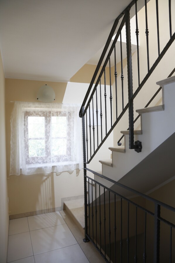 ハウス 4 ベッドルーム 喫煙可 プライベートプール | リビングルーム | 書庫