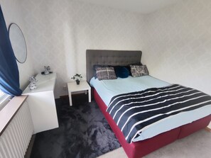 1 chambre, fer et planche Ă repasser, Wi-Fi, draps fournis