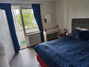 1 slaapkamer, een strijkplank/strijkijzer, wifi, beddengoed