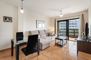 TV - Vacation Apartment 'Ocean Golf San Miguel' with Sea View, Shared Pool and Wi-Fi (San Miguel de Abona)