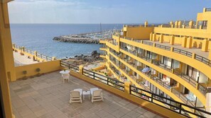 Terrace/patio - Vacation Apartment 'Ocean Golf San Miguel' with Sea View, Shared Pool and Wi-Fi (San Miguel de Abona)
