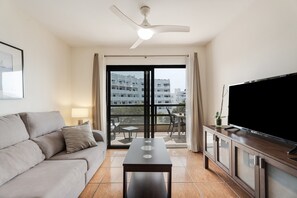 TV - Vacation Apartment 'Ocean Golf San Miguel' with Sea View, Shared Pool and Wi-Fi (San Miguel de Abona)