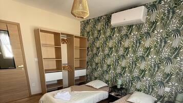 2 bedrooms, iron/ironing board, WiFi, bed sheets