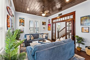 Smart TV, video games, books - Private Pool & Hot Tub No Cleaning Fees Sleeps 6 Near Beach & Strand (Galveston)