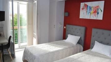 Chambre Double Supérieure, balcon, vue ville | Fer et planche à repasser, Wi-Fi gratuit