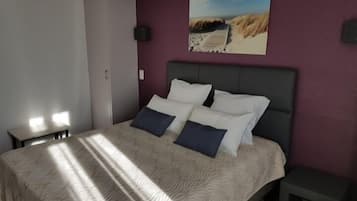 Basic Double Room | Iron/ironing board, free WiFi