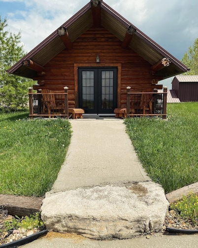 Cory's Cabin in Albany, Missouri. Serene, relaxing and magnificent views.