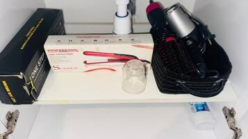 Articles de toilette écologiques, sÚche-cheveux, serviettes fournies