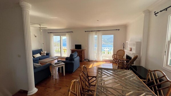 Panoramic Villa, 3 Bedrooms, Sea View | Living area