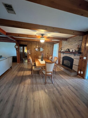 Charming 3-bedroom house located in Cottontown just 20 miles from Nashville