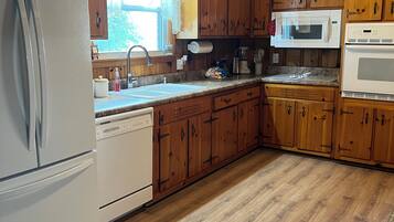 Micro-ondes, four, plaque de cuisson, lave-vaisselle