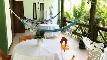 Basic Triple Room (POND 03) | Outdoor dining