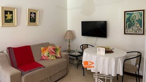 Basic Chalet (POND 01) | Living area