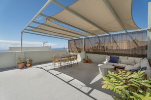 Outdoor dining - The Comfort House 4 with Shared Terrace and Wi-Fi (Santa Cruz)